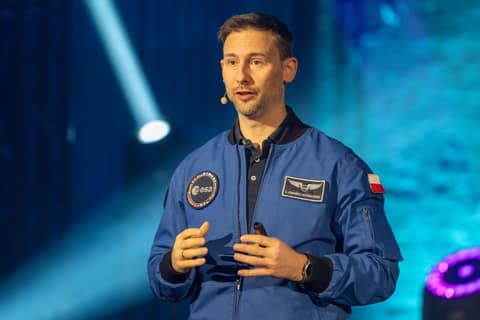Slawosz Uznanski Wisniewski. IGNIS - Poland Reaches for the Stars. 16.12.2025