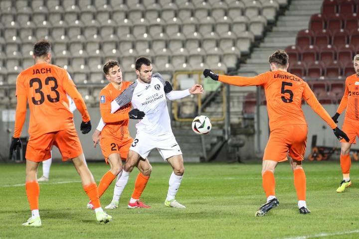 Football. PKO BP Ekstraklasa. Puszcza Niepolomice - Zaglebie Lubin. 10.02.2025