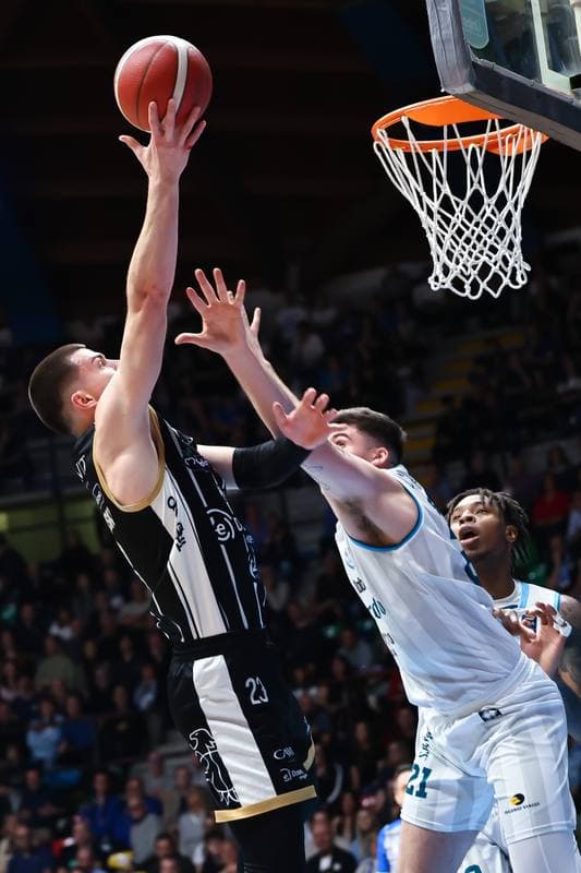 Basketball. LBA Lega Basket Serie A. Acqua S.Bernardo Cantu - Dolomiti Energia Trentino. 15.02.2026