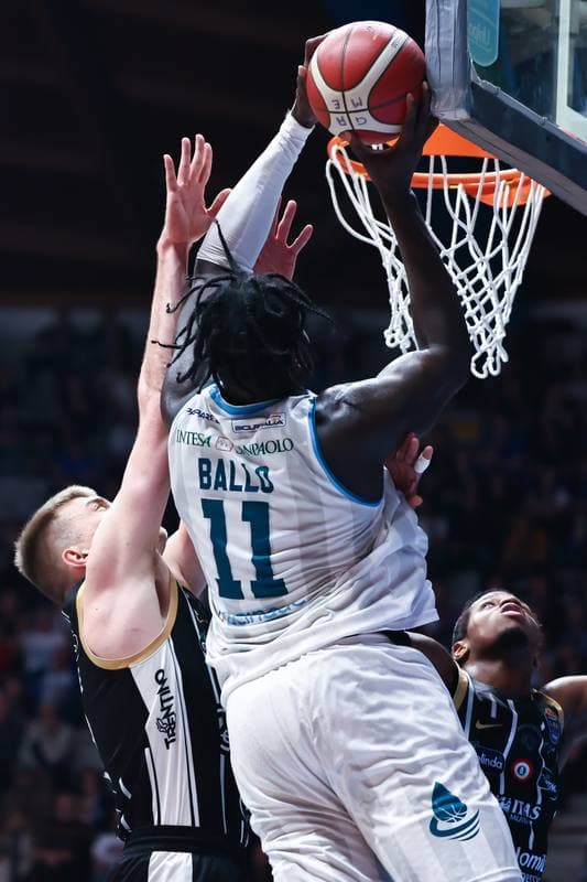 Basketball. LBA Lega Basket Serie A. Acqua S.Bernardo Cantu - Dolomiti Energia Trentino. 15.02.2026