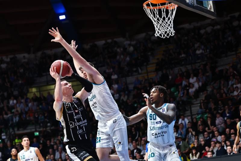 Basketball. LBA Lega Basket Serie A. Acqua S.Bernardo Cantu - Dolomiti Energia Trentino. 15.02.2026