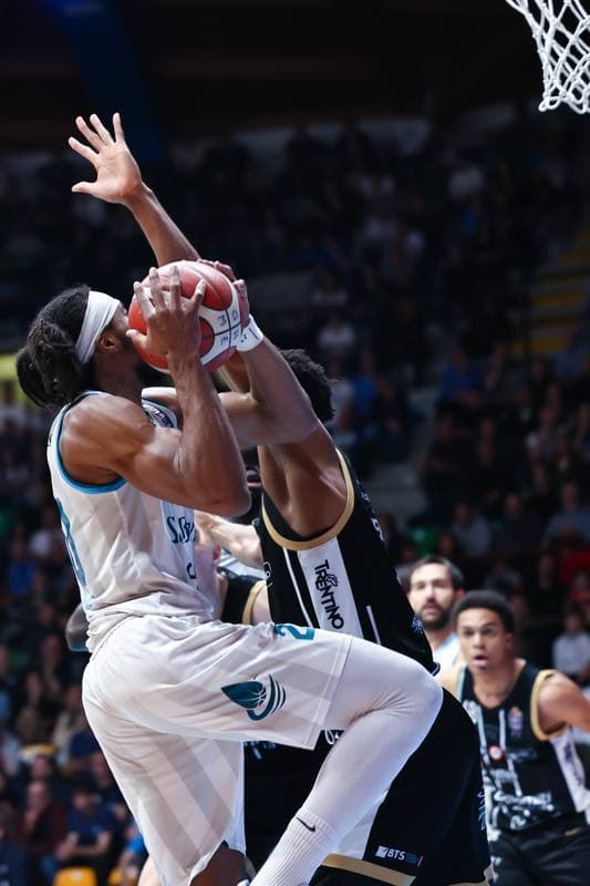 Basketball. LBA Lega Basket Serie A. Acqua S.Bernardo Cantu - Dolomiti Energia Trentino. 15.02.2026