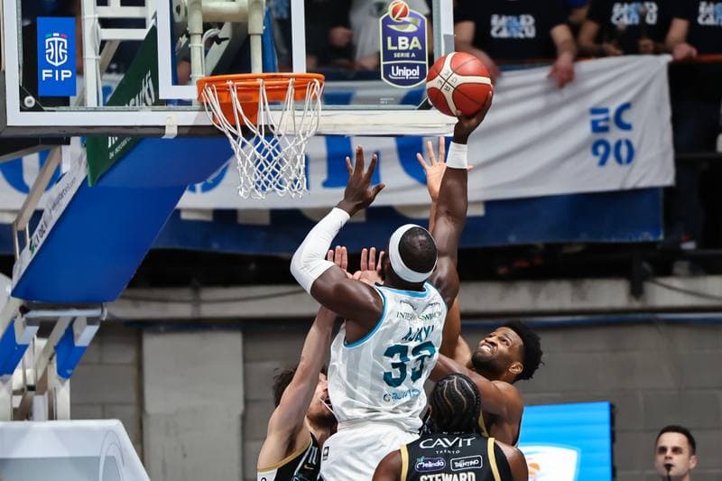 Basketball. LBA Lega Basket Serie A. Acqua S.Bernardo Cantu - Dolomiti Energia Trentino. 15.02.2026