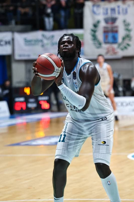 Basketball. LBA Lega Basket Serie A. Acqua S.Bernardo Cantu - Dolomiti Energia Trentino. 15.02.2026