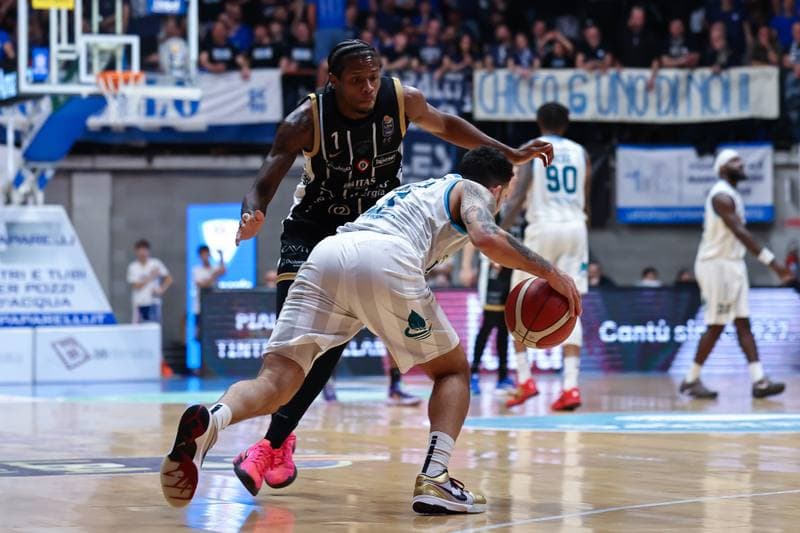 Basketball. LBA Lega Basket Serie A. Acqua S.Bernardo Cantu - Dolomiti Energia Trentino. 15.02.2026