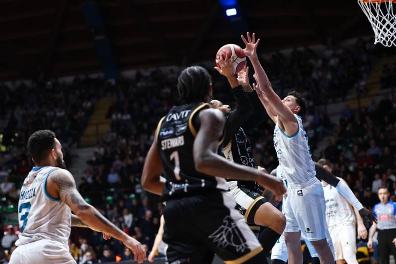 Basketball. LBA Lega Basket Serie A. Acqua S.Bernardo Cantu - Dolomiti Energia Trentino. 15.02.2026
