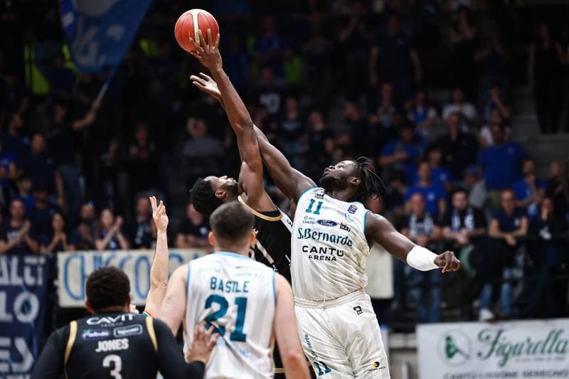 Basketball. LBA Lega Basket Serie A. Acqua S.Bernardo Cantu - Dolomiti Energia Trentino. 15.02.2026