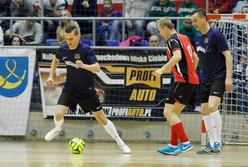 Football. Tyski Mecz Charytatywny. Arkadiusz Milik - Jessica Ziolek. 23.12.2014