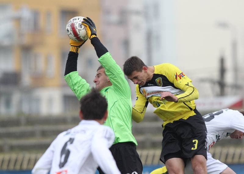Football. Bytom I liga. Ruch Radzionkow - Bogdanka Leczna. 19.11.2011