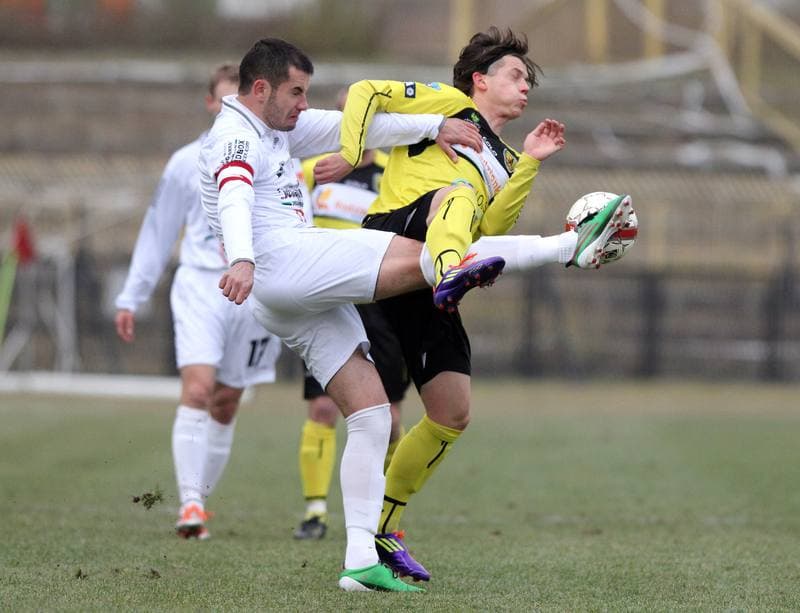 Football. Bytom I liga. Ruch Radzionkow - Bogdanka Leczna. 19.11.2011