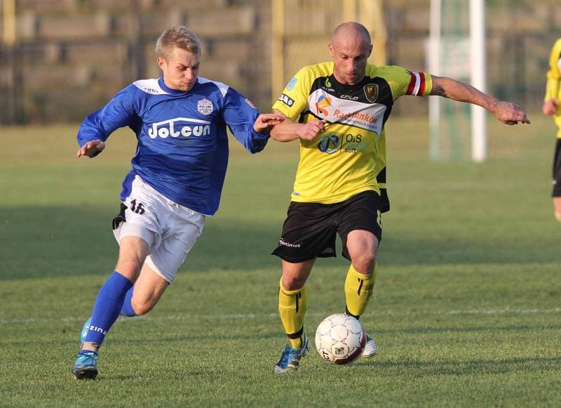 Football. Bytom I liga. Ruch Radzionkow - Dolcan Zabki. 05.11.2011