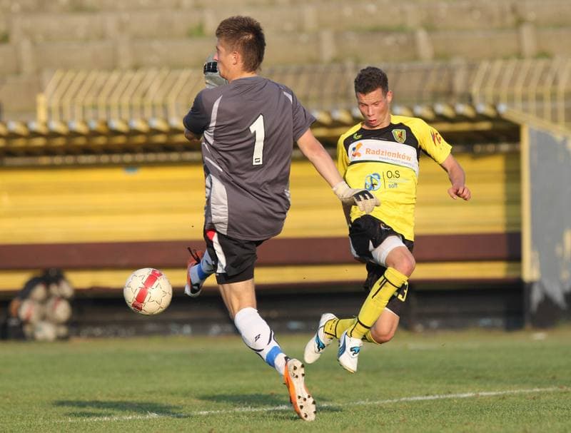 Football. Bytom I liga. Ruch Radzionkow - Dolcan Zabki. 05.11.2011