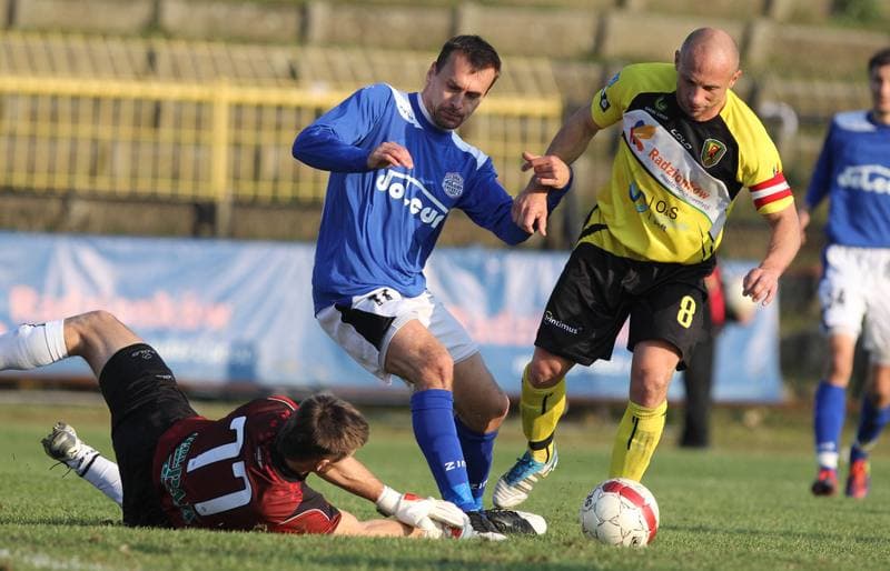 Football. Bytom I liga. Ruch Radzionkow - Dolcan Zabki. 05.11.2011