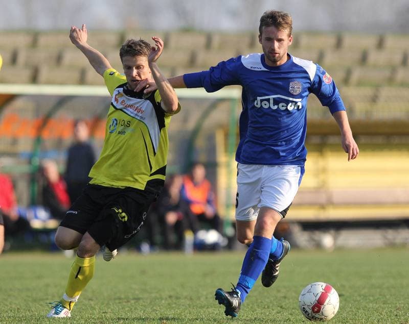 Football. Bytom I liga. Ruch Radzionkow - Dolcan Zabki. 05.11.2011