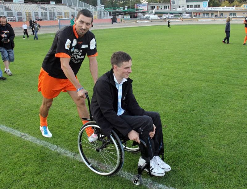 Football. Przyjaciele Darka Dudka - Zuzlowcy. 06.10.2011