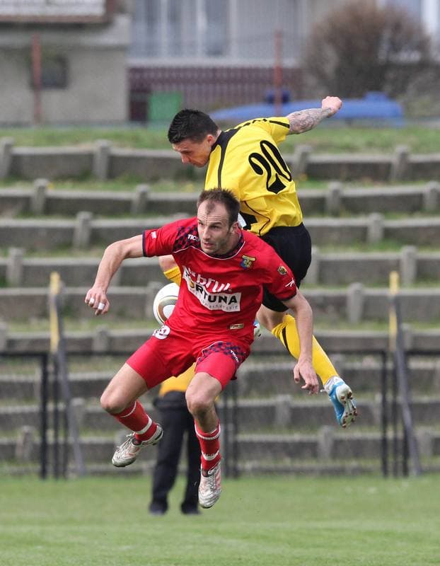 Football. Bytom I liga. Ruch Radzionkow - Odra Wodzislaw Slaski. 17.04.2011