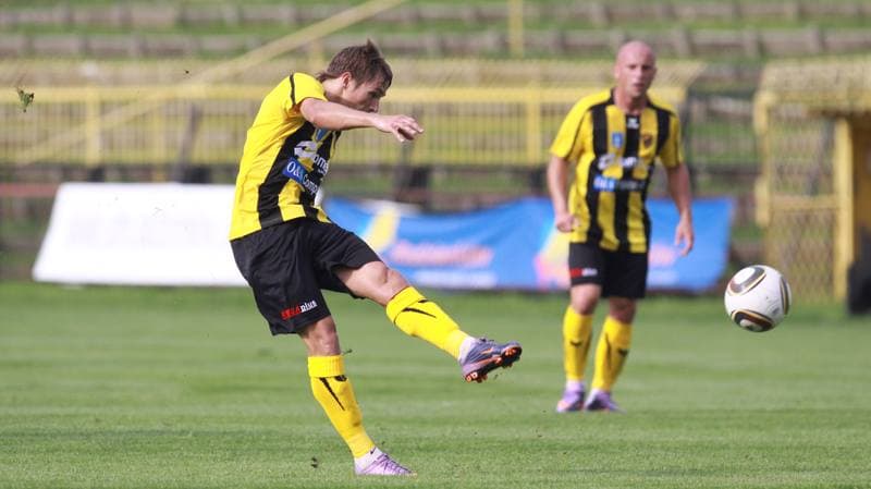 Football. I liga. Ruch Radzionkow - Sandecja Nowy Sacz. 15.08.2010