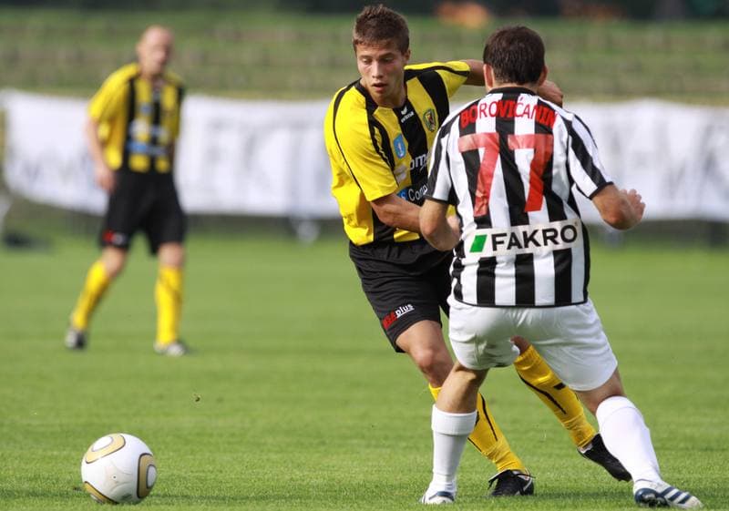 Football. I liga. Ruch Radzionkow - Sandecja Nowy Sacz. 15.08.2010
