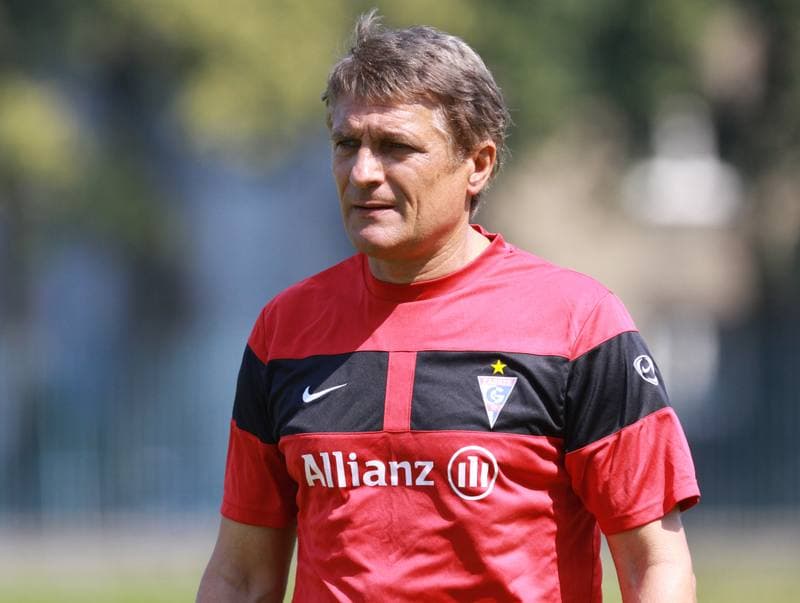 Football. Gornik Zabrze. Training. 07.01.2010