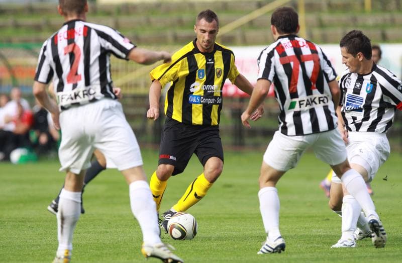 Football. I liga. Ruch Radzionkow - Sandecja Nowy Sacz. 15.08.2010