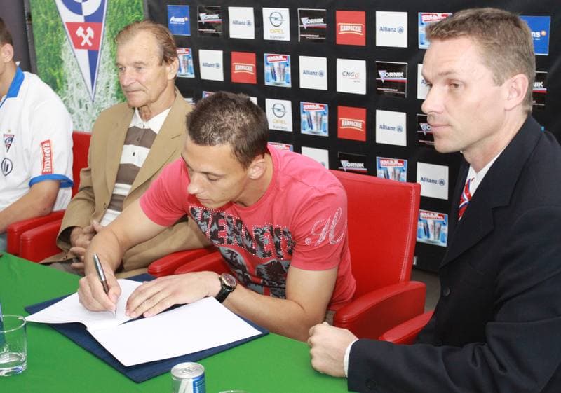 Football. Gornik Zabrze. Press Conference. 24.06.2010