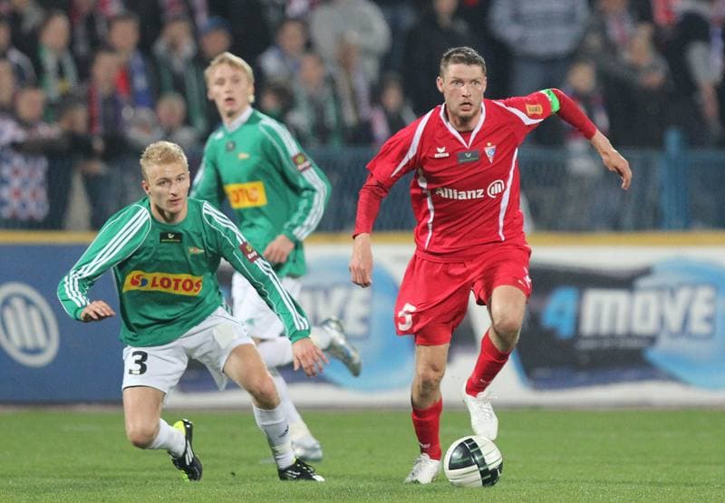 Football. PKO BP Ekstraklasa. Gornik Zabrze - Lechia Gdansk. 15.04.2011