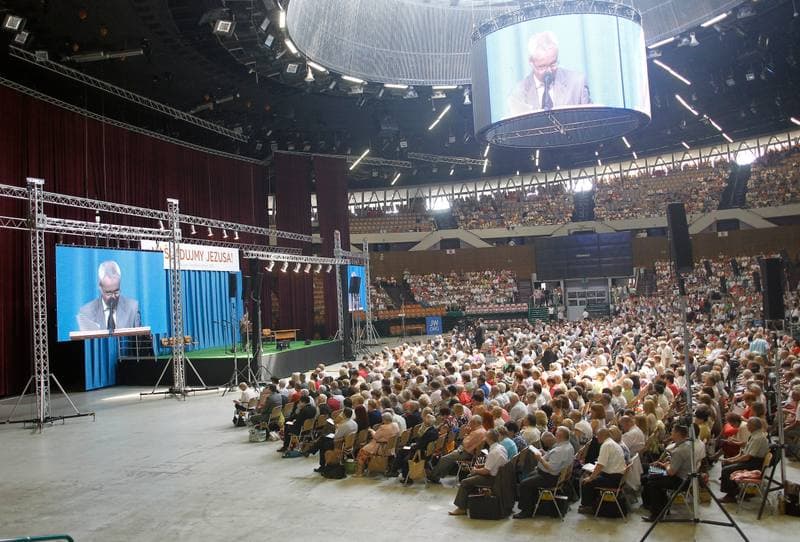 Jehovah's Witnesses. Congress. Follow Jesus. 18.07.2015