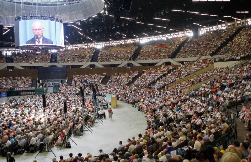 Jehovah's Witnesses. Congress. Follow Jesus. 18.07.2015