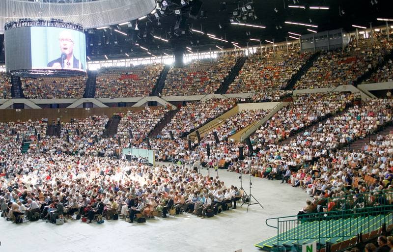 Jehovah's Witnesses. Congress. Follow Jesus. 18.07.2015