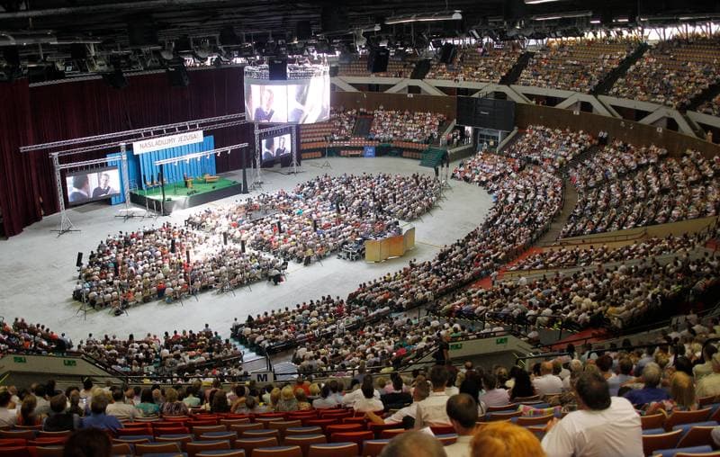 Jehovah's Witnesses. Congress. Follow Jesus. 18.07.2015