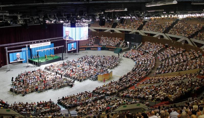 Jehovah's Witnesses. Congress. Follow Jesus. 18.07.2015