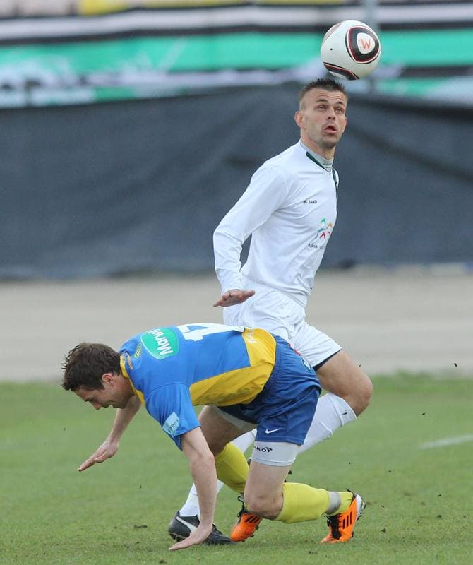 Football. II liga. ROW Rybnik - Elana Torun. 13.04.2012