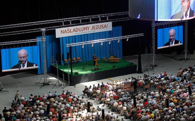 Jehovah's Witnesses. Congress. Follow Jesus. 18.07.2015