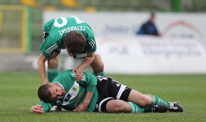 Football. Belchatow Ekstraklasa. GKS Belchatow - Gornik Zabrze. 08.04.2011