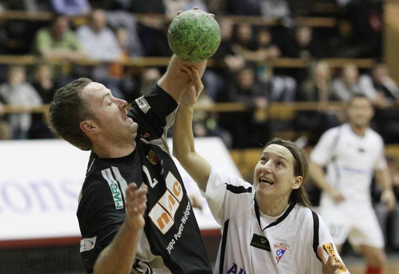 Handball. Charytatywny Mecz. NMC Powen Zabrze - Gornik Zabrze. 16.01.2011