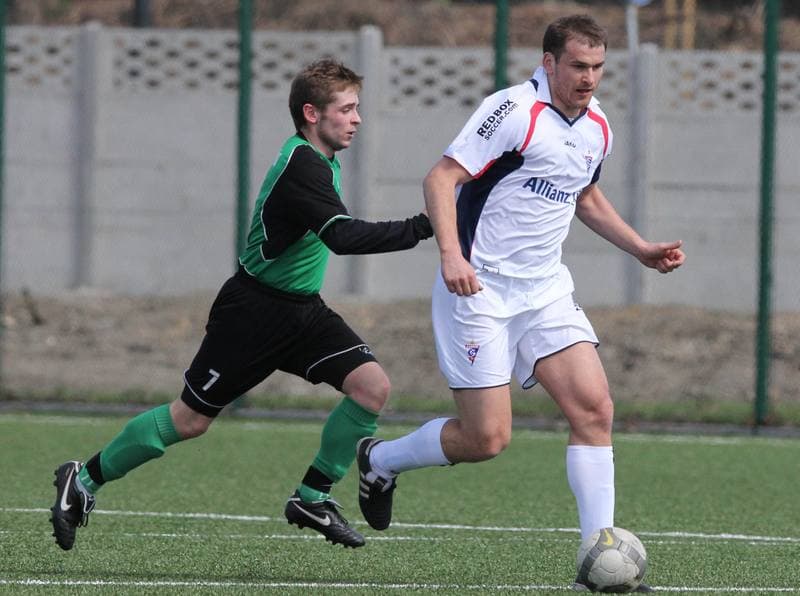Football. B klasa. Gornik II Zabrze - Piast Pawlow. 10.04.2011
