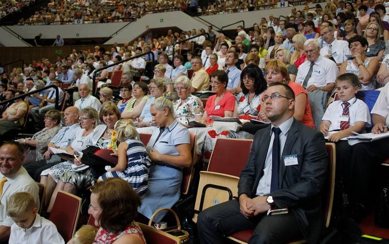 Jehovah's Witnesses. Congress. Follow Jesus. 18.07.2015