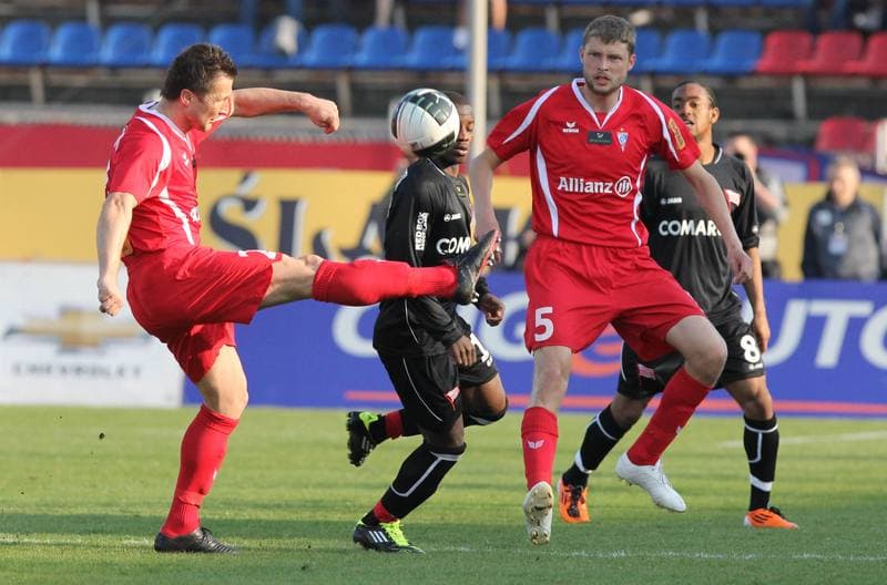Football. PKO BP Ekstraklasa. Gornik Zabrze - Cracovia Krakow. 03.04.2011