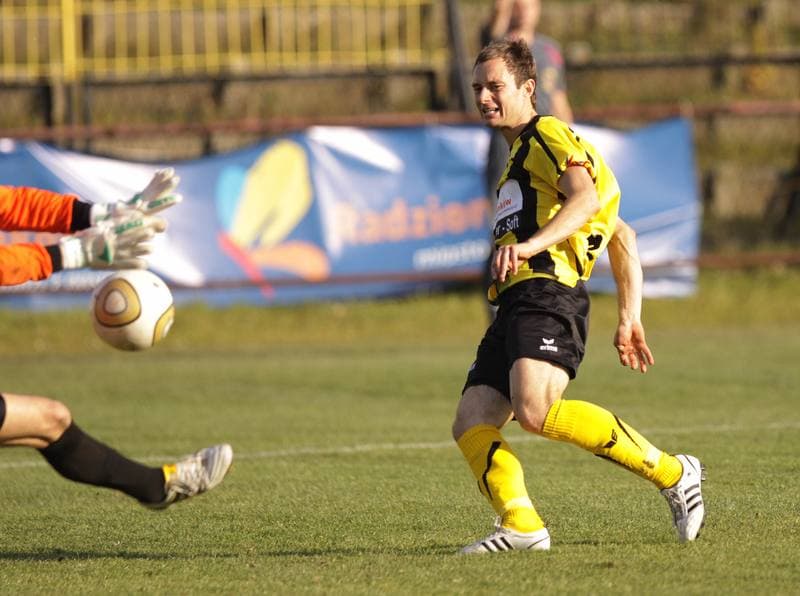 Football. I liga. Ruch Radzionkow - Piast Gliwice. 30.10.2010
