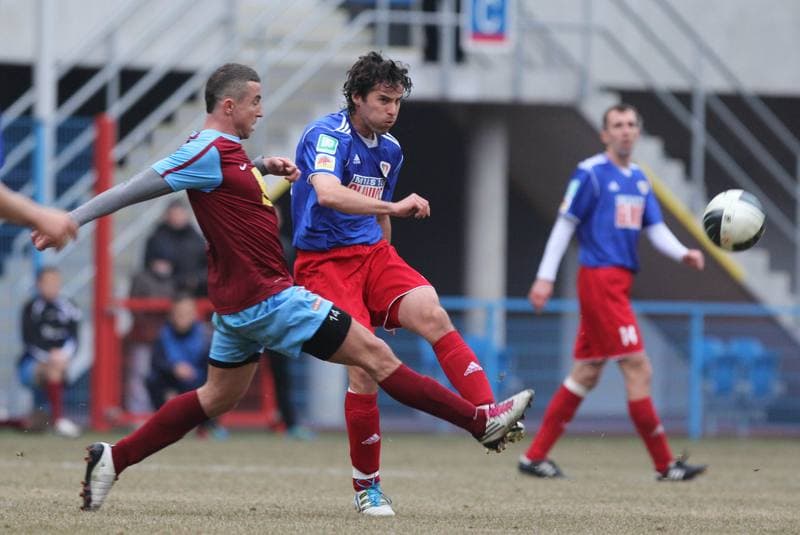 Football. Sparing. Piast Gliwice - Kolejarz Stroze. 10.03.2012