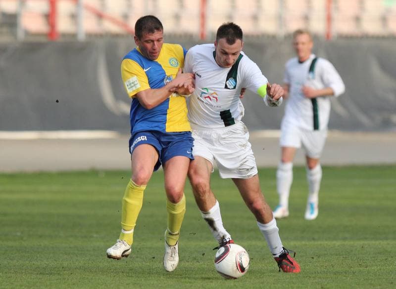 Football. II liga. ROW Rybnik - Elana Torun. 13.04.2012