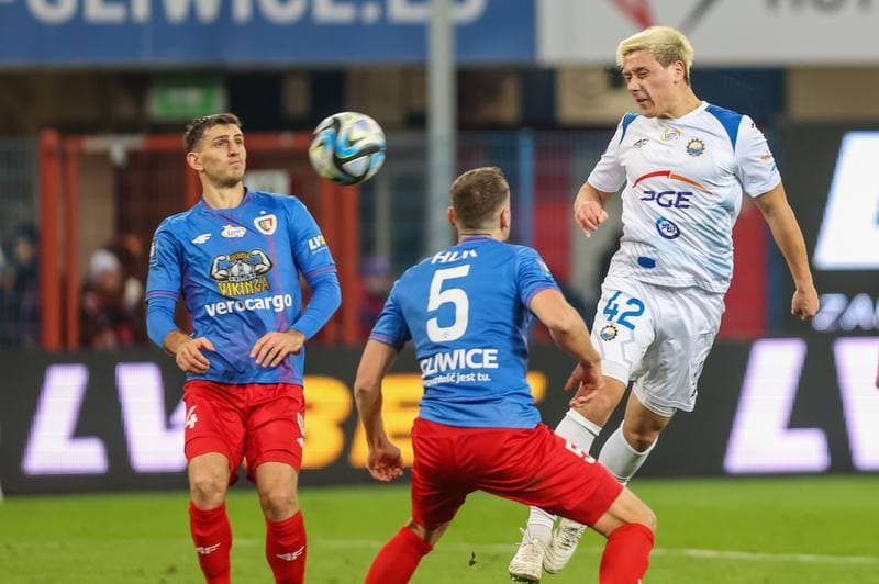 Football. PKO BP Ekstraklasa. Piast Gliwice - Stal Mielec. 18.12.2023