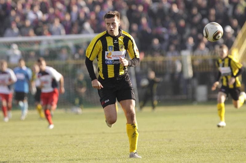Football. Bytom I liga. Ruch Radzionkow - Piast Gliwice. 30.10.2010