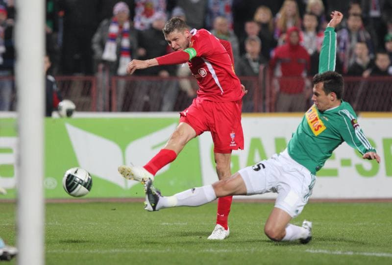 Football. PKO BP Ekstraklasa. Gornik Zabrze - Lechia Gdansk. 15.04.2011