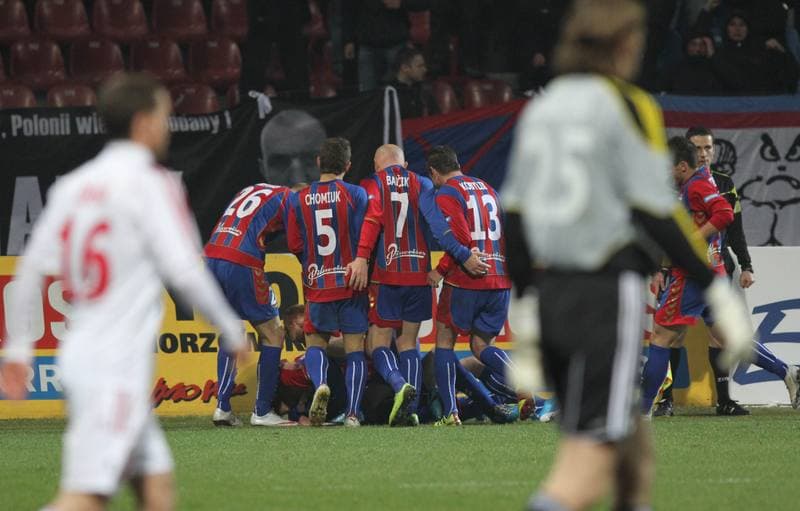 Football. Ekstraklasa. Polonia Bytom - Wisla Krakow. 27.03.2010