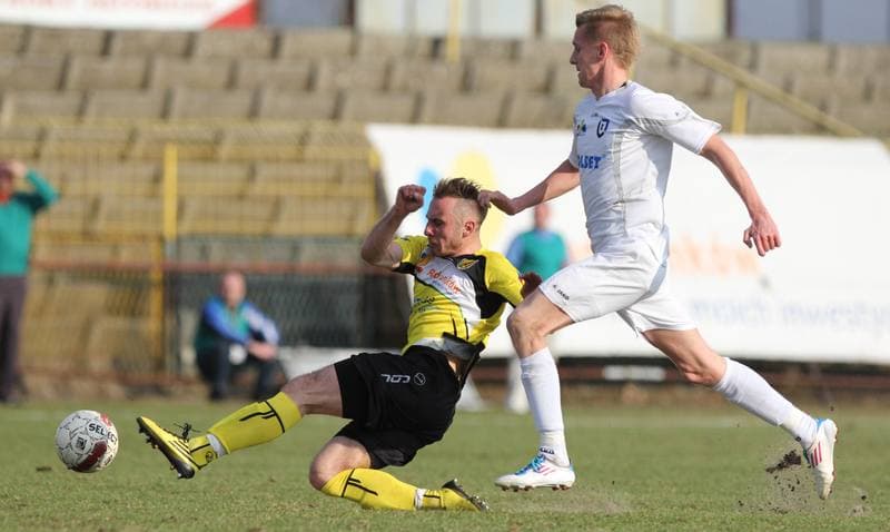 Football. Bytom I liga. Ruch Radzionkow - Zawisza Bydgoszcz. 24.03.2012