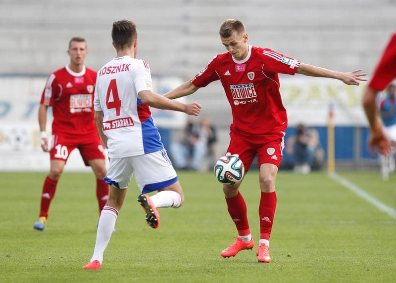 Football. PKO BP Ekstraklasa. Gornik Zabrze - Piast Gliwice. 01.12.2015