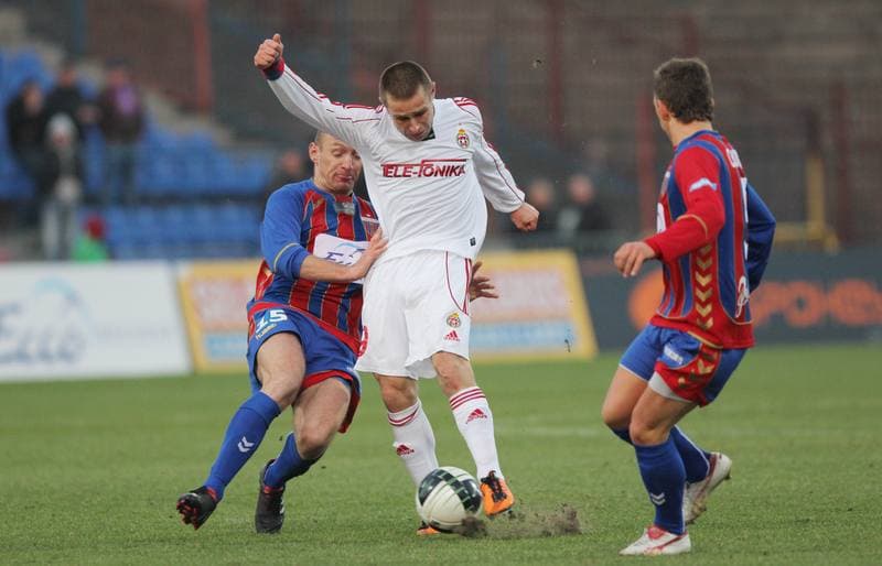 Football. Ekstraklasa. Polonia Bytom - Wisla Krakow. 27.03.2010