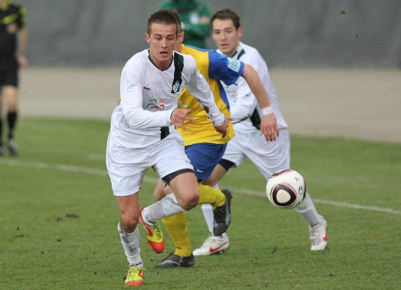 Football. II liga. ROW Rybnik - Elana Torun. 13.04.2012