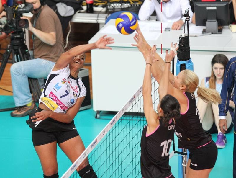 Volleyball. Women's Champions League. MKS Dabrowa Gornicza - Stiinta Bacau. 23.10.2013